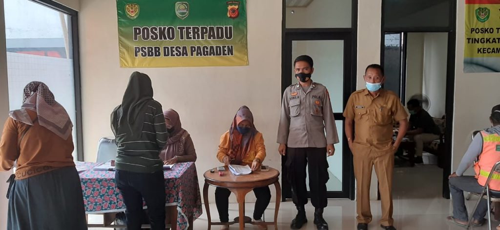 Polsek Pagaden melaksanakan Pendampingan Penyuntikan Vaksinnasi di Ds. Pagaden