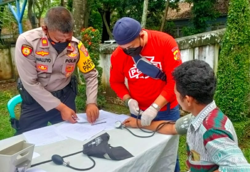 Personel Polres Subang terjun dalam giat Vaksinasi