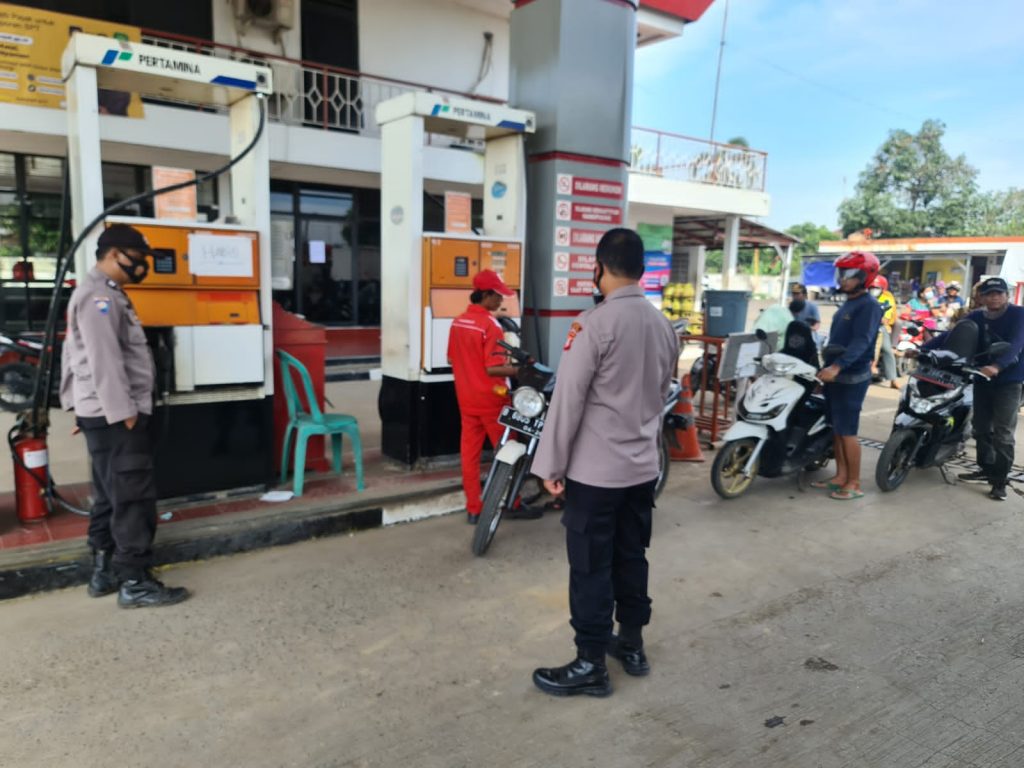 Kapolsek Ciasem melakuakn monitoring dan pengecekan antisipasi kelaangkaan BBM