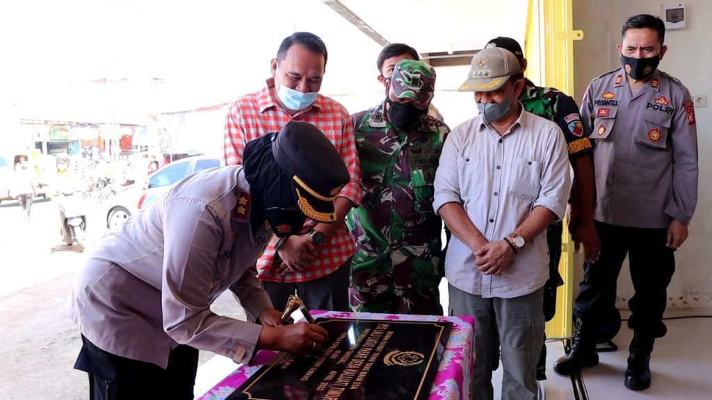 Kapolres Subang AKBP Sumarni meresmikan Pos Lantas Pasar Kalijati