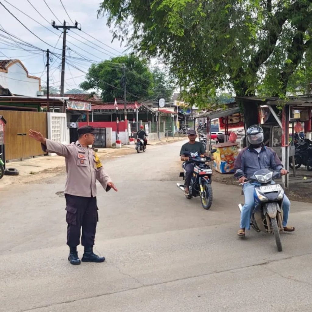 Bhabinkamtibmas Polsek Purwadadi Laksanakan Gatur Pagi di Desa Binaan