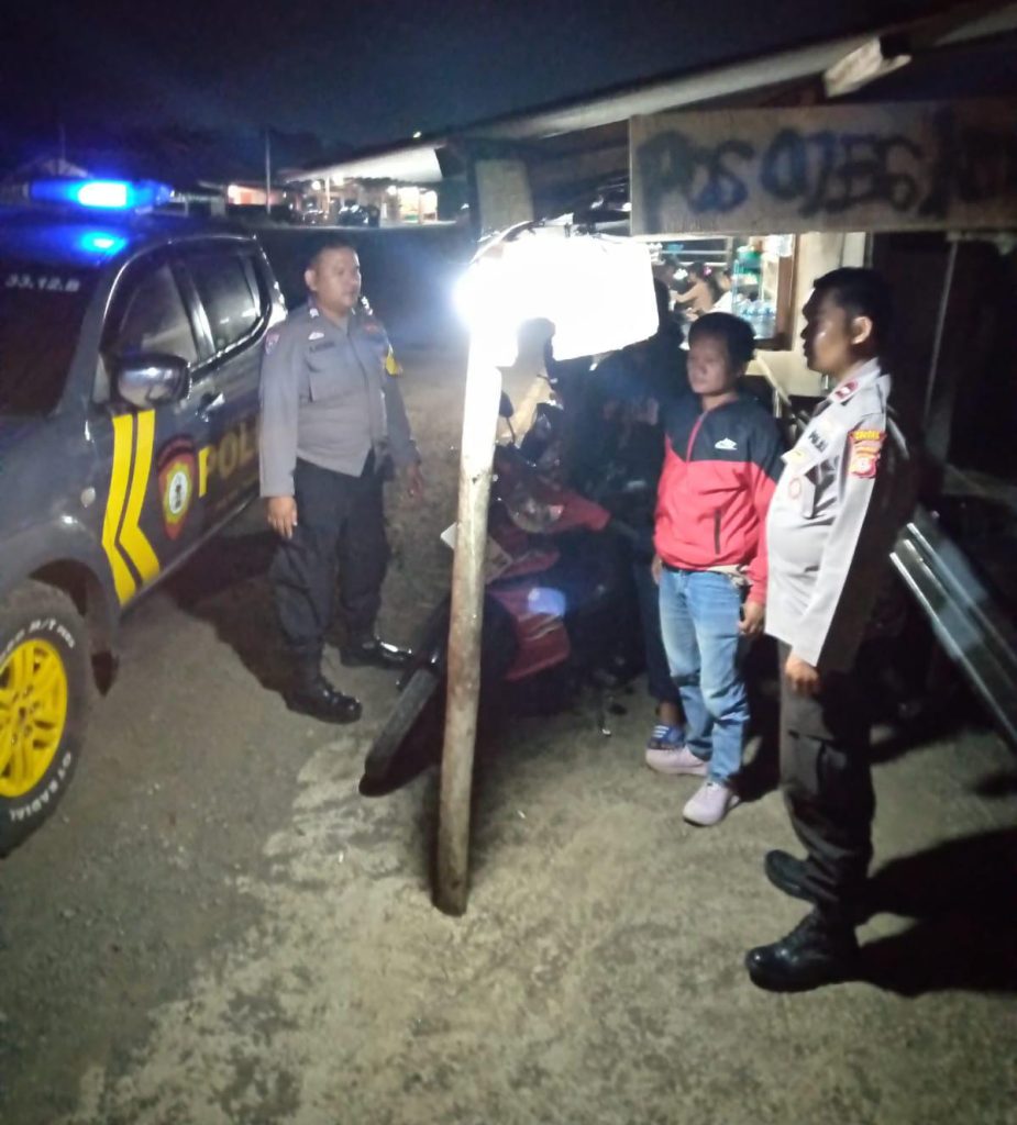 Bhabinkamtibmas Polsek Purwadadi Laksanakan Patroli Malam