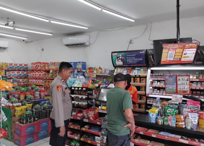 Bhabinkamtibmas Polsek Pabuaran Laksanakan Patroli Malam