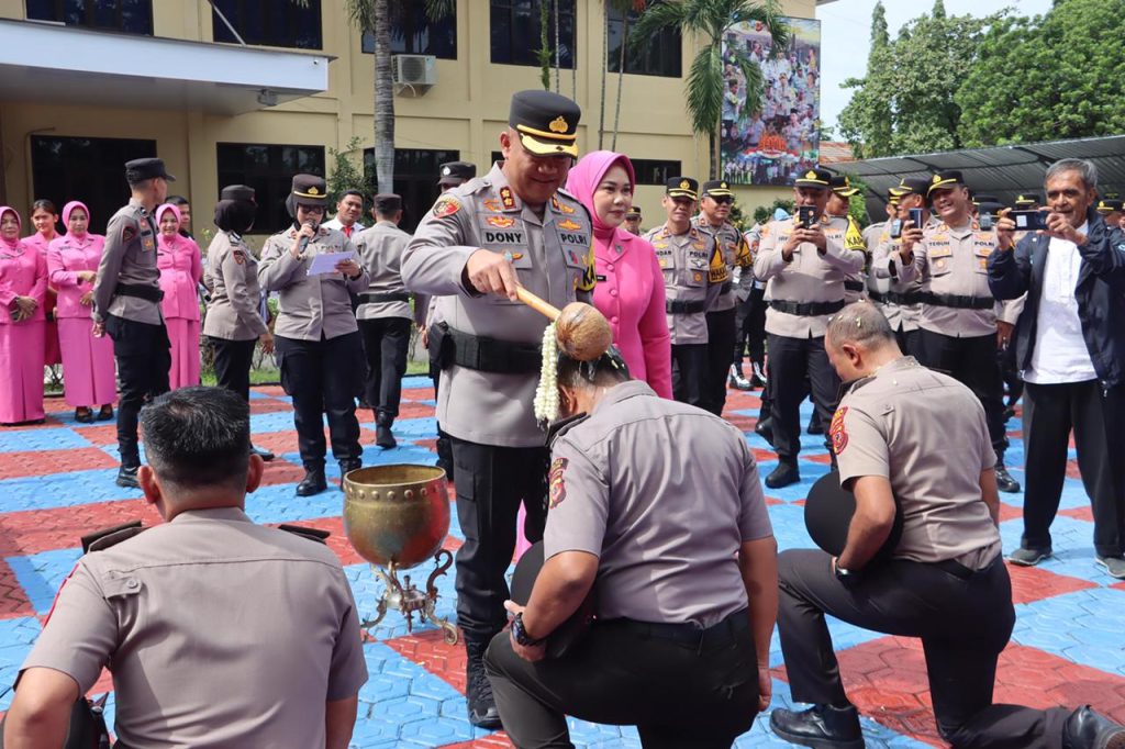 Polres Subang Gelar Upacara Laporan Kenaikan Pangkat Periode Januari 2026